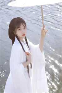 我妈从小让我穿女装